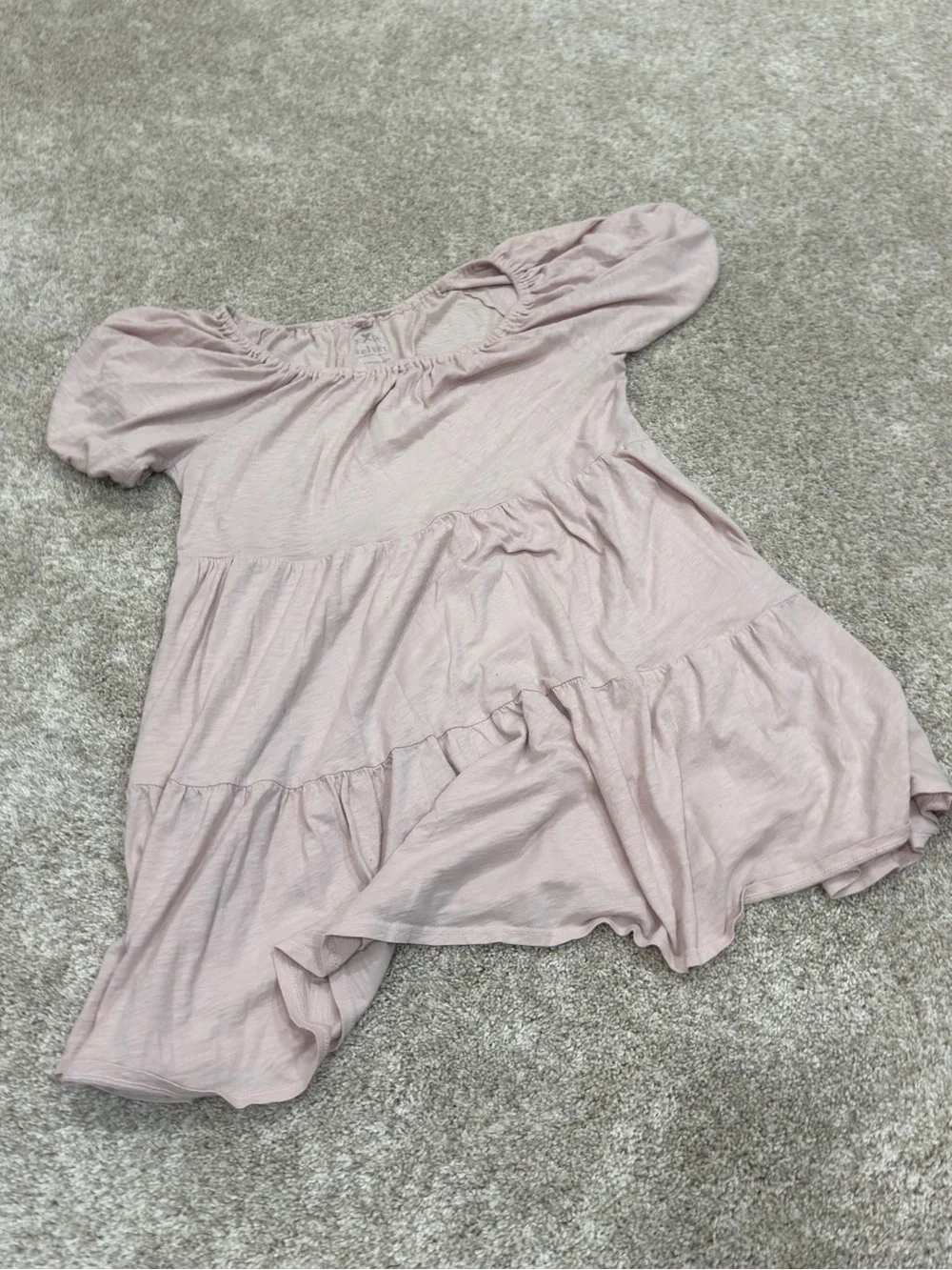 NWOT Velvet by Graham & Spencer Blush Pink Tiered Puff-Sleeve Dress